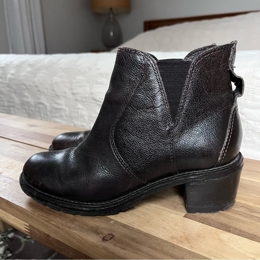 L.L. Bean Brown Ankle Boots Cabincore Chocolate Brown Leather Cozy Weather Fall - Picture 6 of 11